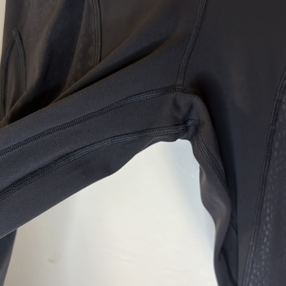 Lululemon black v waistband 7/8 length leggings 8 - Picture 7 of 9